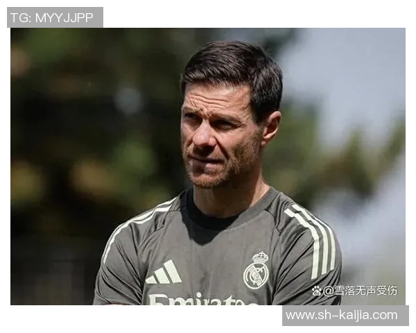 足球场球星摆拍精彩瞬间集锦 展现运动魅力与个人风采 足球场球星摆拍精彩瞬间集锦 展现运动魅力与个人风采