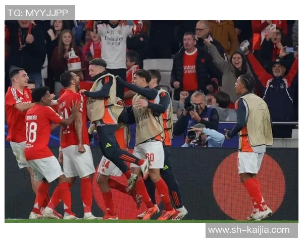 足球场上疯狂的球星们:从疯狂进球到场外爆炸新闻的全景式解析 足球场上疯狂的球星们:从疯狂进球到场外爆炸新闻的全景式解析